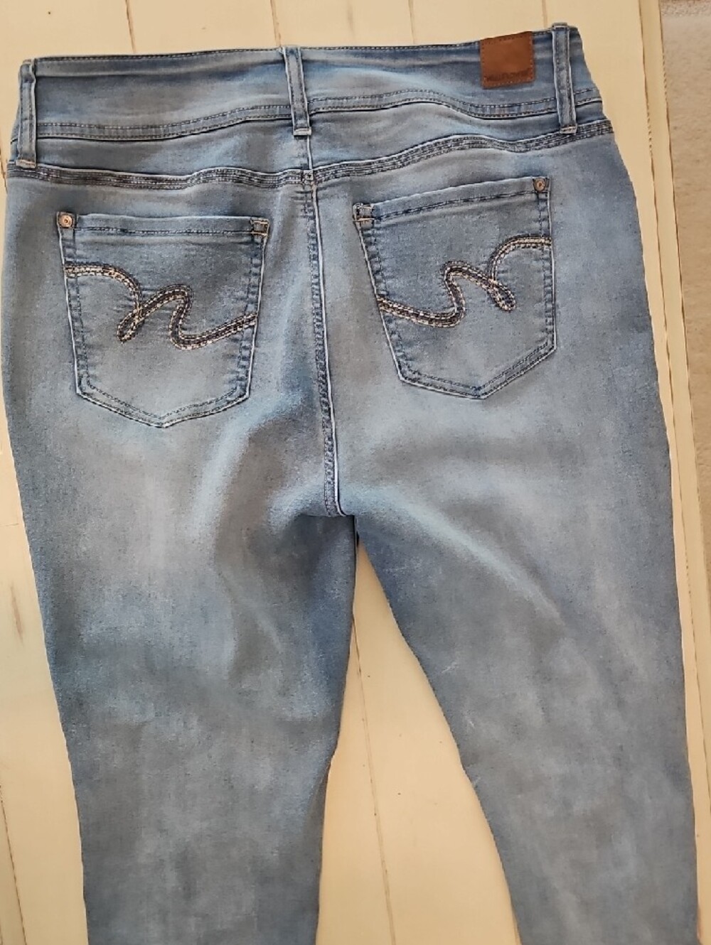 Wallflower Light Wash Faded Blue Softest Skinny Jeans, Juniors 15Long, Like New! - Picture 6 of 7